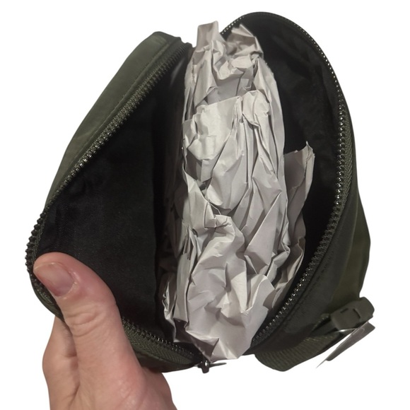 Wild fable Olive Green waist bag new with tags Free with 25.00 purchase - Picture 4 of 4